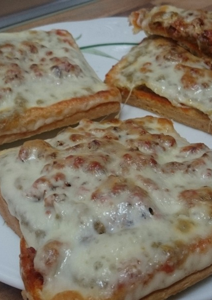 Una foto de Mini pizza con mousse de berenjena a la barbacoa