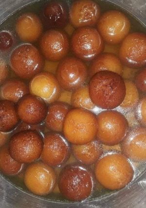 गुलाब जामुन (gulab jamun recipe in Hindi) रेसिपी मुख्य फोटो