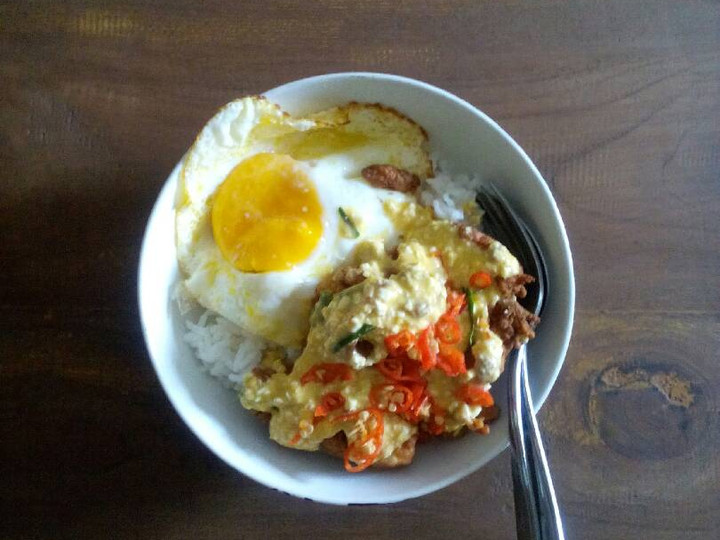 Resep Ayam Goreng Saus Telur Asin (Crispy Chicken w/ Salted Egg Sauce), Bisa Manjain Lidah