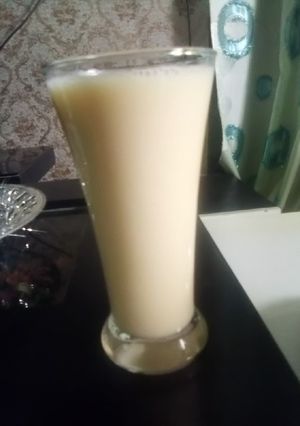 A picture of Banana smoothie.