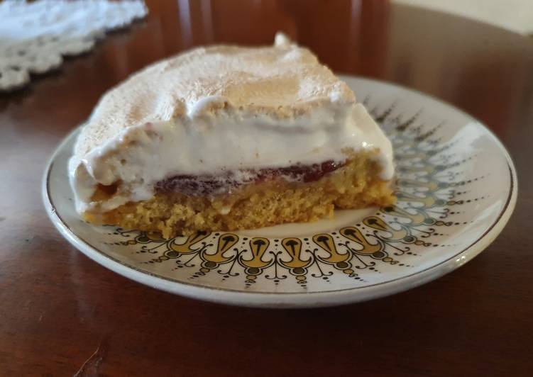 Postre borracho de sambayon y frutillas