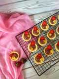 Fruits pie with strawberry vla
