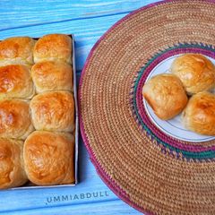 A picture of Dinner rolls.