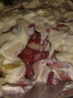 Una foto de Postre fácil, rápido y rico... fresco de frutas !!!