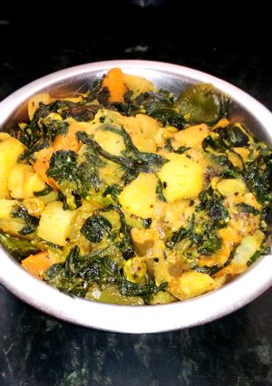 মটর শাক চচ্চড়ি(Mator saak chorchori recipe in Bengali) রেসিপির প্রধান ছবি