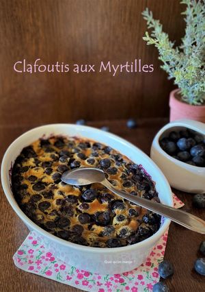 Une photo de Clafoutis aux myrtilles et à la farine de châtaigne