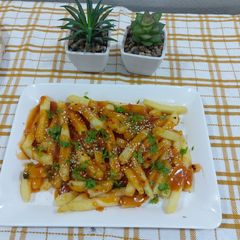 A picture of Honey chili potatoes.