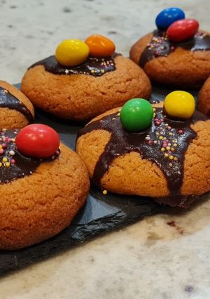 Una foto de Galletas de M&M's de cacahuete y chocolate