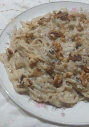 Una foto de Espagueti con salsa de nueces y queso