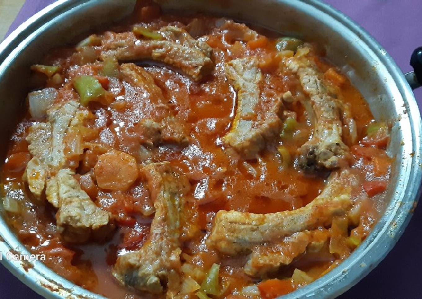 Costillas de cerdo con tomate, sanas y saludables