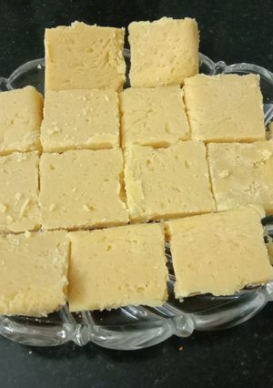நெய் மைசூர்பாகு. (Nei mysore pak recipe in tamil) செய்முறை முக்கிய புகைப்படம்