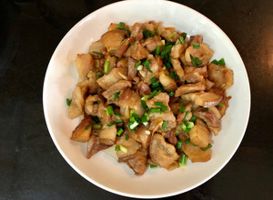 Hình của món Thịt ba chỉ rang chua ngọt.