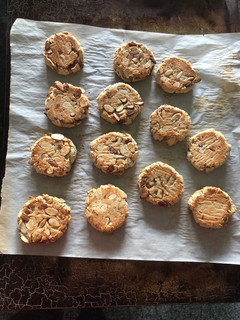 A picture of Almonds cookie.