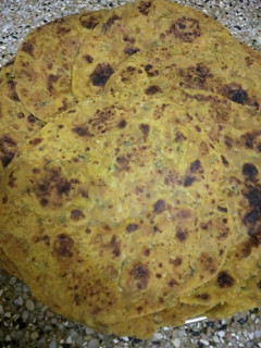 ખીચડી ના થેપલાં (Khichdi Thepla Recipe In Gujarati) રેસીપી મુખ્ય ફોટો