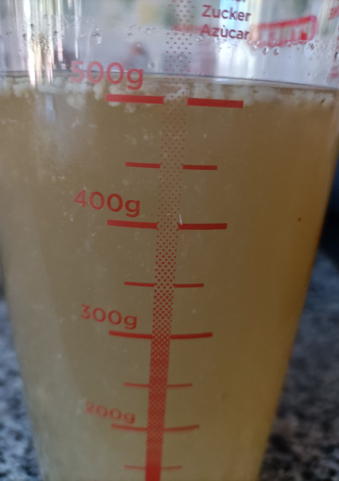 Una foto de Caldo casero de pollo