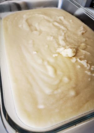 Una foto de Sémola con leche y caramelo