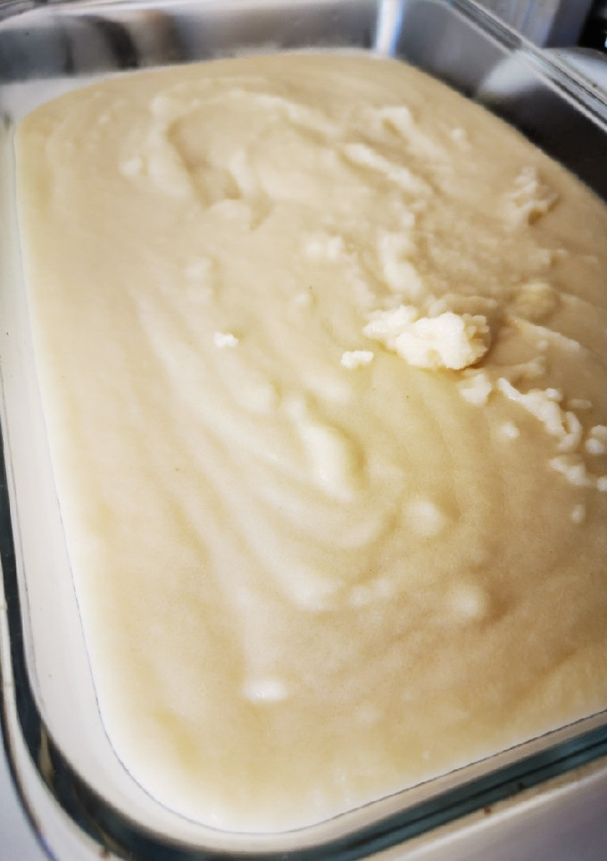Una foto de Sémola con leche y caramelo