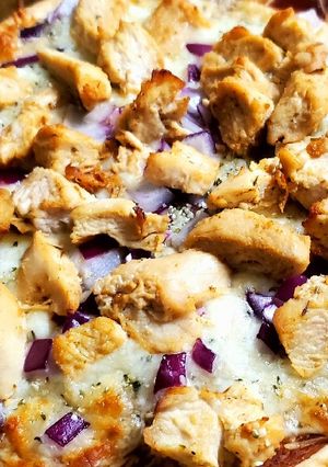 A picture of BBQ pizza.