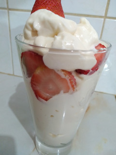 Una foto de Frutillas con crema