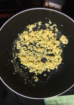 Hình của món Trứng chiên đánh nhuyễn cho bé ăn dặm.