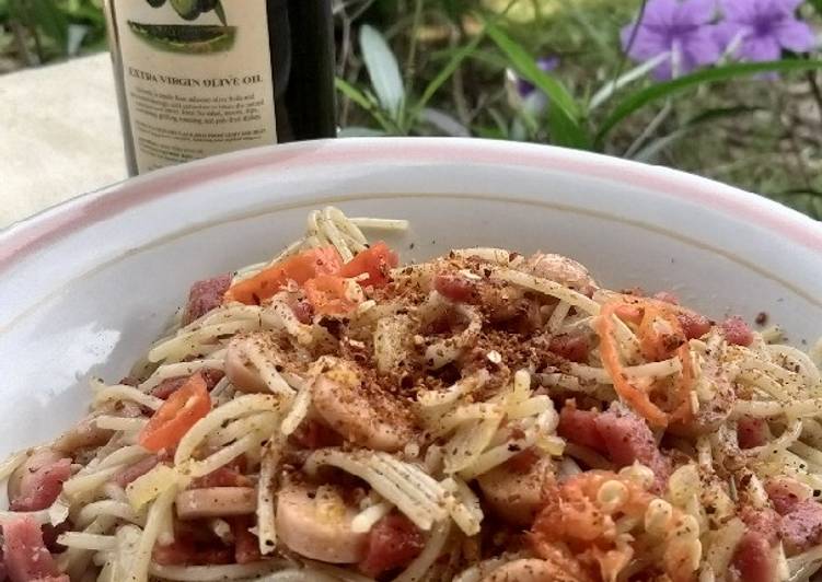 Bagaimana Menyiapkan Spaghetti aglio e olio with olivoila, Bisa Manjain Lidah