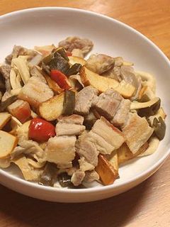 剝皮辣椒炒五花肉 的食譜成品照片