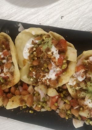 A picture of Chana& sprouts moong chaat katori.