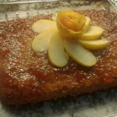 A picture of Apple and cinnamon cake.