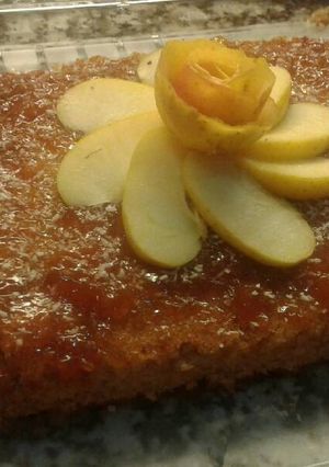 A picture of Apple and cinnamon cake.