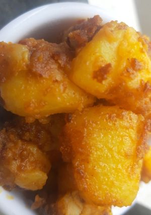 உருளைக்கிழங்கு வருவல் (Urulaikilanku varuval recipe in tamil) செய்முறை முக்கிய புகைப்படம்