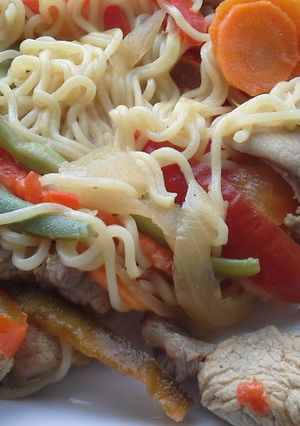 Foto principal de Wok de fideos y cerdo