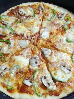 صورة لوصفة بيتزا 😍😋