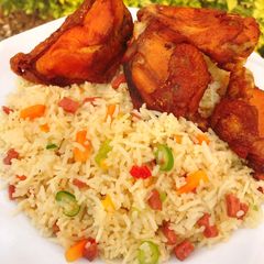 Stirred fried rice and fried chicken A picture of Stirred fried rice and fried chicken.