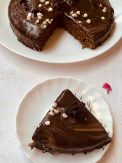 वीगन चॉकलेट केक (Vegan Chocolate Cake Recipe in Hindi) रेसिपी मुख्य फोटो
