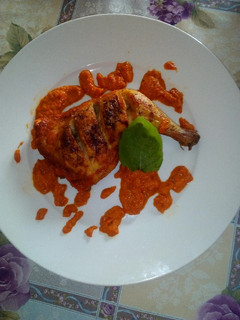 Una foto de Pollo al horno con verduras fácil