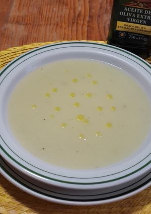 Una foto de Crema de poro y papa fácil