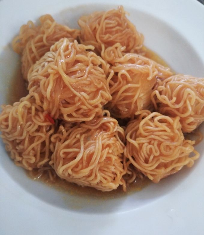 Hình của món Mì tôm bọc trứng cút.