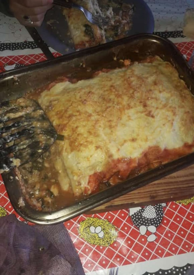 Una foto de Canelones con salsa Blanca