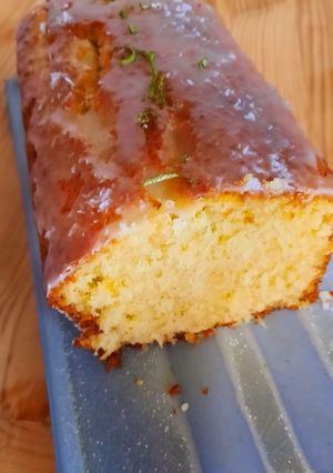 Une photo de Cake des îles, noix de coco et citron vert