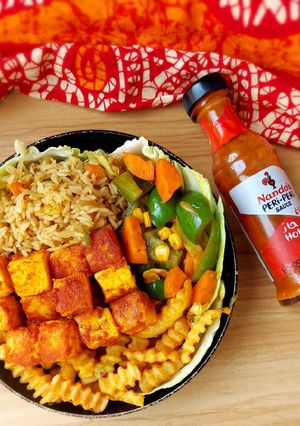 A picture of Peri peri Paneer sizzler.