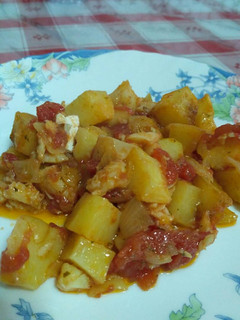 Una foto de Bacalao con tomate