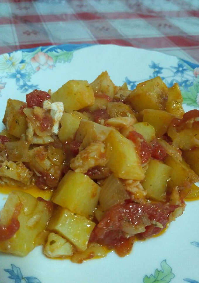 Una foto de Bacalao con tomate