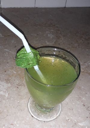 A picture of Fresh Mint Lemonade.