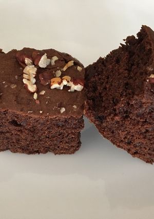 A picture of Eggless walnut brownies.