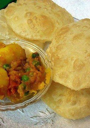 A picture of Puri and Dum aloo.