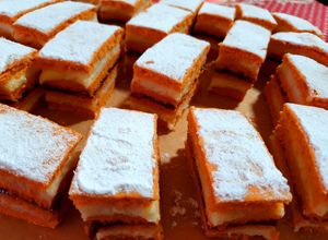 O poză a rețetei Prăjitură de post(foi cu bulion, crema de griș, dulceața prune).