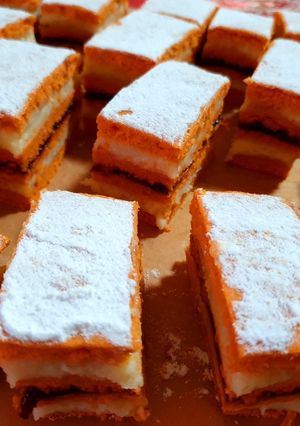 O poză a rețetei Prăjitură de post(foi cu bulion, crema de griș, dulceața prune).