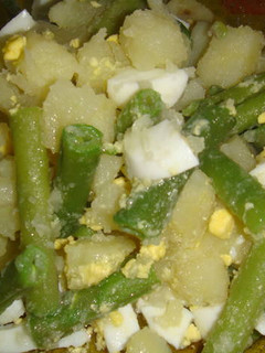 Una foto de Ensalada de chauchas, huevo y papas