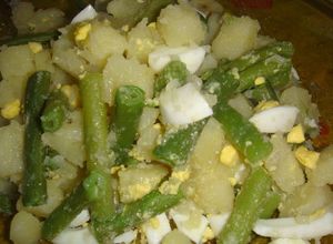 Una foto de Ensalada de chauchas, huevo y papas