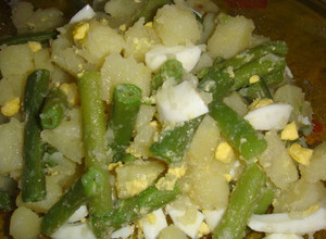 Una foto de Ensalada de chauchas, huevo y papas